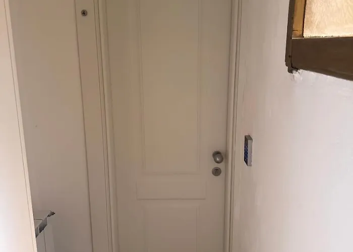 Studio Apartment *