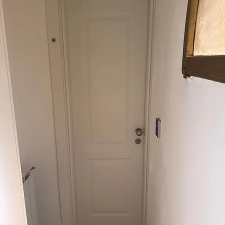Studio Apartment *