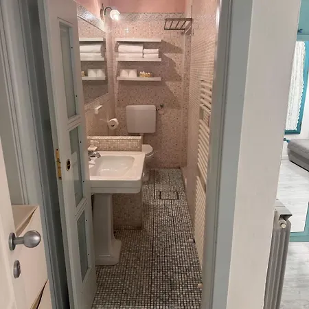 דירה Studio Apartment *