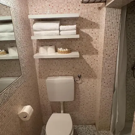 Studio Apartment *